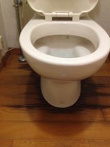 「トイレの水漏れ修理と床板張り替え」についての画像