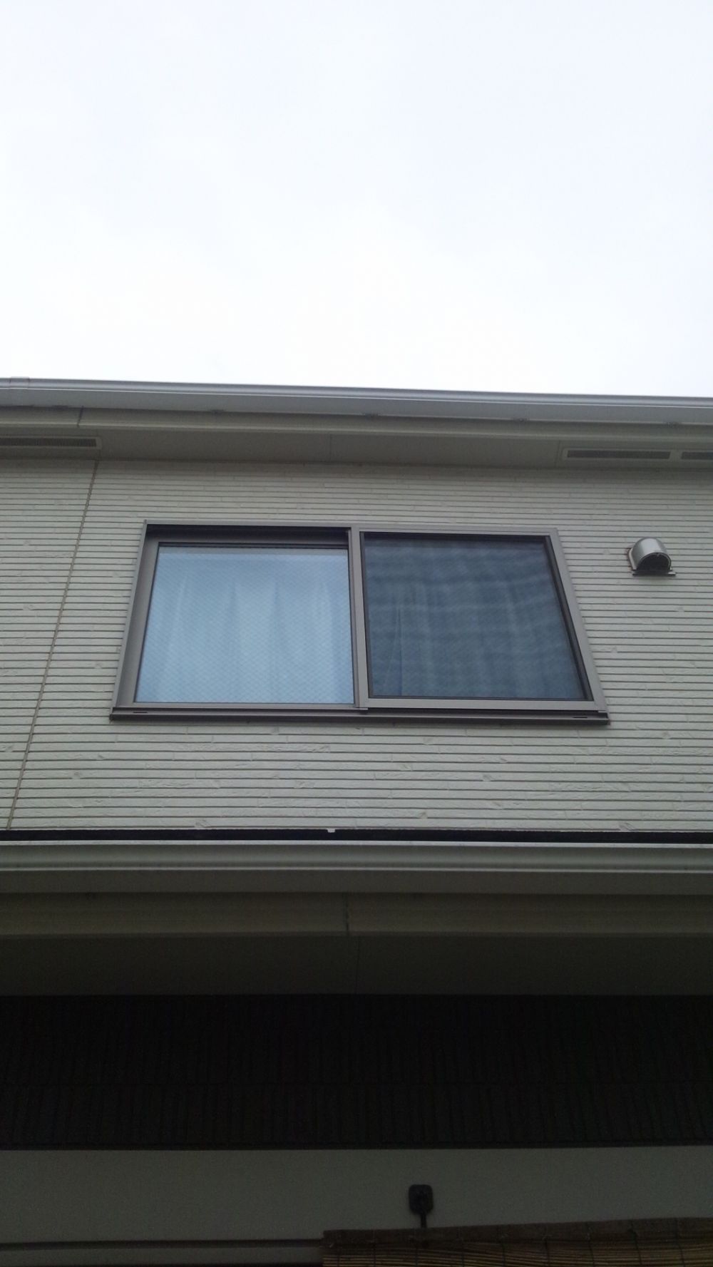 二階に窓シャッター取り付けをしたい リフォームのことなら家仲間コム