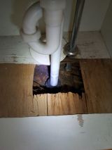 「洗面台の中の床を修理したい」についての画像