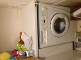 「マンション備え付け洗濯機の上部天板を取り外したい」についての画像