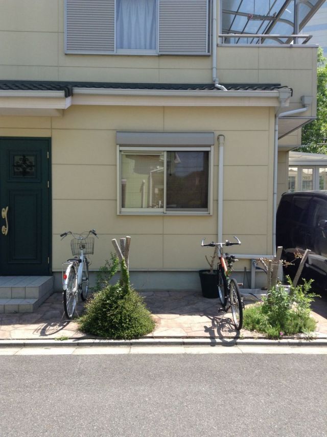 玄関横の軒先に屋根を付けて自転車置き場にしたいです リフォームのことなら家仲間コム