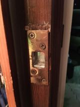 「玄関のドアが歪んでいるため、鍵穴のズレを治したい」についての画像