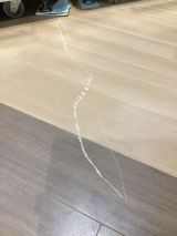 「店舗の床を傷つけてしまい補修をお願いしたい」についての画像