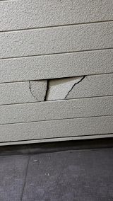 「1階の外壁で屋根あり通路の穴（縦20センチ横40センチ程）修理」についての画像