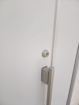 「玄関ドアの小さな凹みを修理したい」についての画像