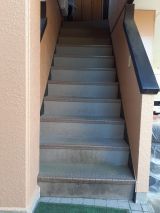 「２階にある玄関に上がるための外階段（3メートルくらい）に手すりをつけたい」についての画像