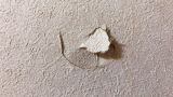 「キッチン壁穴幅7㎝、居間の壁穴巾5㎝修理」についての画像