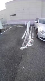 「駐車場のフェンスが約1mほど曲がったので修理したい」についての画像