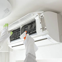 エアコンのクリーニング【壁掛けタイプ 自動お掃除機能あり 室内機＋室外機】